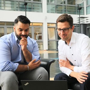 Florian Mummy (Senior Manager R&D) und Gurshranjit Singh (Technical Product Manager) im Experteninterview.