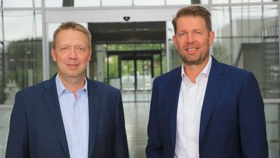 Dr. Michael Frank (R&D Manager Europe) und Jörg Bruss (Director Global Business PVB Technical Resin)