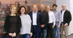 Im Team ESHA & Regulatory Affairs bei Kuraray unter der Leitung von Dr. Martin Baumgartner (Dritter von links) arbeiten Experten aus unterschiedlichen Fachgebieten zusammen, etwa aus den Bereichen Umwelt, Sicherheit, Gesundheit und Produktsicherheit. Kuraray Team